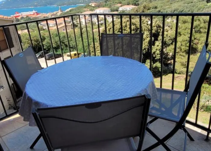 Papillon Avec Piscine Et Vue