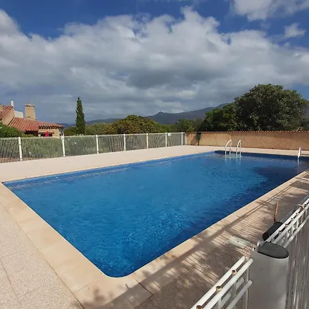 Апартаменты Papillon Avec Piscine Et Vue *